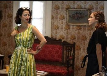 Άγριες Μέλισσες:Η Ουρανία με σορτς! Τα χάσαμε με τα καλλίγραμμα πόδια της[photos]