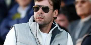 Έξαλλος ο Β. Τσιάρτας με τρυφερή διαφήμιση για τη «Γιορτή του Πατέρα»: «Ότι πιο χυδαίο και απαξιωτικό»