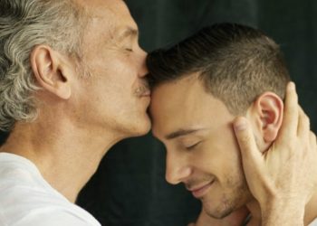 Ο πατέρας του Στέφανου Δημουλά απαντά στον Τσιάρτα για την διαφήμιση των ΑΒ