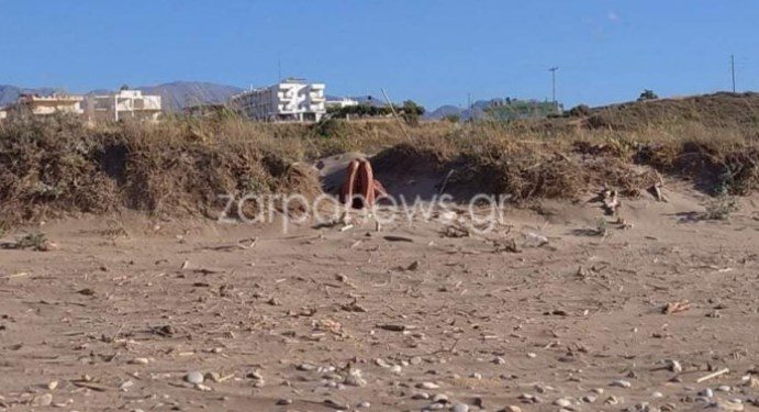 Χανιά: 60χρονος ξάπλωσε δίπλα σε δύο κοπέλες σε παραλία και άρχισε να αυνανίζεται[photo][video]
