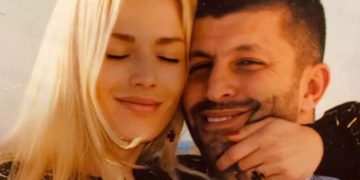 Βικτώρια Καρύδα! Η τούρτα για τα γενέθλια του νεκρού συζύγου της και οι κάρτες των παιδιών τους[photos]