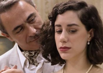 Γυμνόστηθη η Πηνελόπη από τις Άγριες Μέλισσες! Η φωτογραφία που θα σε κάνει να… κολλήσεις