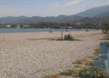 Πάτρα: Έκανε μπάνιο γυμνός, συνελήφθη και έδειρε τους αστυνομικούς[video]