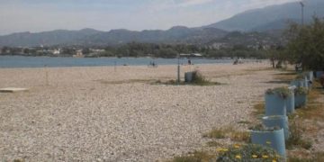 Πάτρα: Έκανε μπάνιο γυμνός, συνελήφθη και έδειρε τους αστυνομικούς[video]