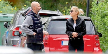 Φαίη Σκορδά: Η εντυπωσιακή φωτογραφία στην πισίνα που ανέβασε ο σύντροφός της