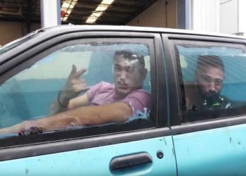 Υoutuber ελληνικής καταγωγής έκανε “ενυδρείο” το αυτοκίνητό του και το οδηγεί (Video)