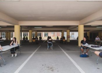 Στο… πάρκινγκ του Πολυτεχνείου έδωσαν εξετάσεις οι φοιτητές (pics)
