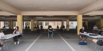 Στο… πάρκινγκ του Πολυτεχνείου έδωσαν εξετάσεις οι φοιτητές (pics)
