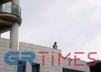 ΠΡΙΝ ΑΠΟ ΛΙΓΟ: Έκρηξη σε εταιρεία στην Θεσσαλονίκη – Απεγκλωβίστηκε γυναίκα από την Πυροσβεστική (Video)