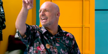 Νίκος Μουτσινάς: Αυτο-πρόσκληση στην Μενεγάκη για εκπομπή