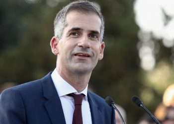 Μπακογιάννης για παγκάκια: Άκουσα για 5.000 ευρώ και έμεινα… παγωτό[video]