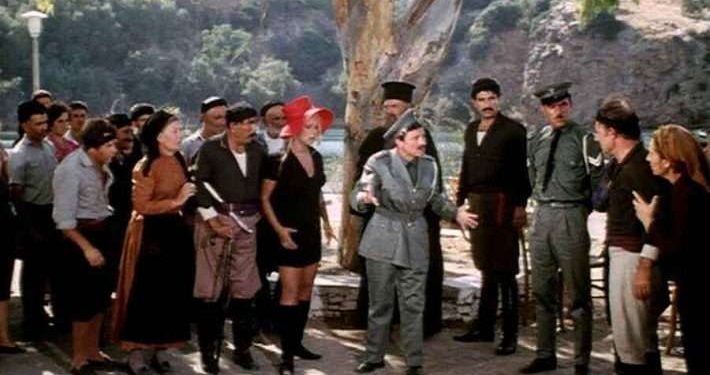 Alldaynews.gr Δεν το πρόσεξε κανείς: Οι 2 πασίγνωστες σκηνές που δεν παίζει η Βουγιουκλάκη, αλλά η σωσίας της