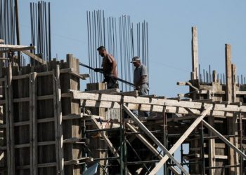 Ατύχημα ΣΟΚ σε οικοδομή: Καρφί σφήνωσε στο κεφάλι οικοδόμου