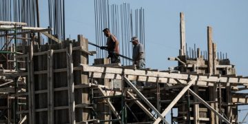 Alldaynews.gr Ατύχημα ΣΟΚ σε οικοδομή: Καρφί σφήνωσε στο κεφάλι οικοδόμου