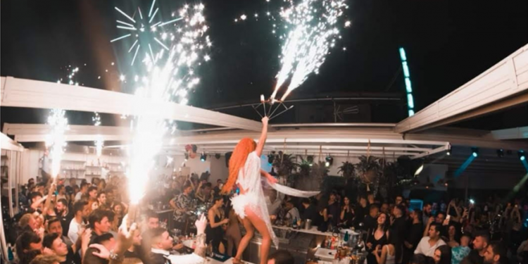 Alldaynews.gr Αθήνα: Νέος συνωστισμός σε μπαρ με χορεύτριες – Ανησυχία από τις εικόνες (pics)