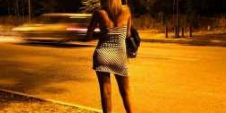 Πασίγνωστος Έλληνας της ShowBiz Χώρισε για το πάθος του με τις Τρανσ3ξουάλ!