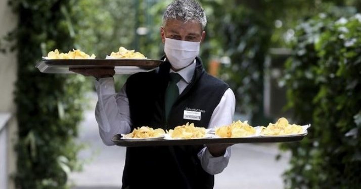 Alldaynews.gr Οι σερβιτόροι δεν είναι δούλoι! Να σέβεστε!