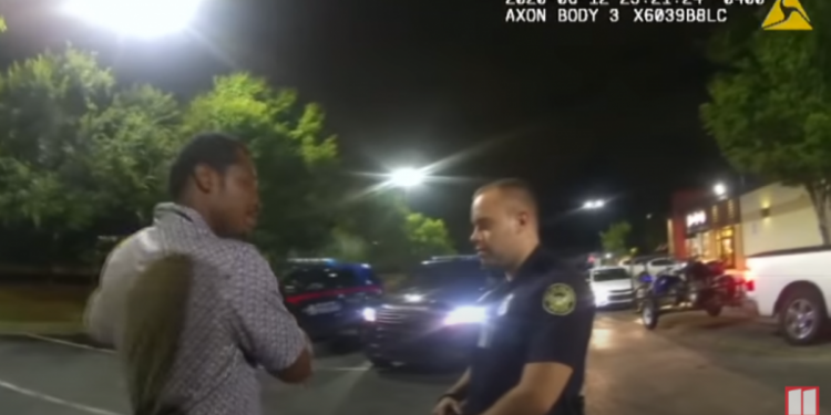 Alldaynews.gr ΝΤΟΚΟΥΜΕΝΤΟ: Βίντεο με τη δολοφονία του Ρεϊσάρντ Μπρουκς από αστυνομικούς – Προσοχή: Πολύ σκληρές εικόνες