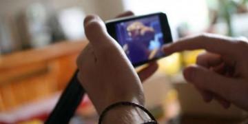 Alldaynews.gr Κρήτη: Σοβαρή καταγγελία από 12χρονη για συμπεριφορά ενός άνδρα – Φωτογράφιζε παιδιά και είχε μαζί του …καραμέλες