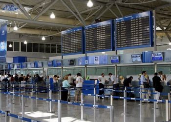 Σκληρές Καταγγελίες από τουρίστες και Έλληνες στο «Ελ.Βενιζέλος»: Βρωμερά δωμάτια, φαγητό «φυλακής» και καμιά ενημέρωση (pics)