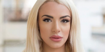 Στέλλα Μιζεράκη: Ο σύντροφός της έκανε τατουάζ το πρόσωπό της!