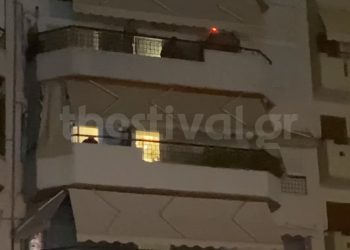 Θεσσαλονίκη: Γύρισε σπίτι και βρήκε τον 49χρονο πατέρα του μαχαιρωμένο (video)