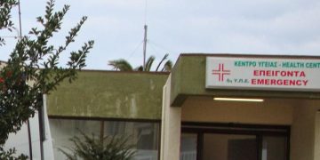 Απαρηγόρητοι οι γονείς. Πέθανε κοριτσάκι δύο ετών – Πνίγηκε στα κάγκελα της κούνιας του