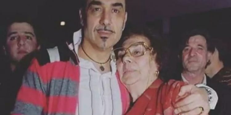 Alldaynews.gr Έχασε την αγαπημένη του μητέρα ο Νότης Σφακιανάκης (pics, video)