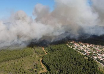Ροδόπη: Μεγάλη φωτιά σε δάσος στις Σάπες – Εκκενώνεται οικισμός Ποντίων (video)