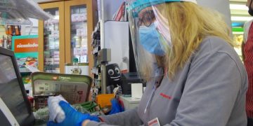 Alldaynews.gr Υποχρεωτική από αύριο η χρήση μάσκας στα σούπερ μάρκετ για εργαζομένους και καταναλωτές