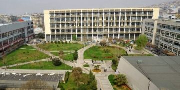 Τραγωδία στη Θεσσαλονίκη: Φοιτητής έπεσε στο κενό από φοιτητική εστία του ΑΠΘ