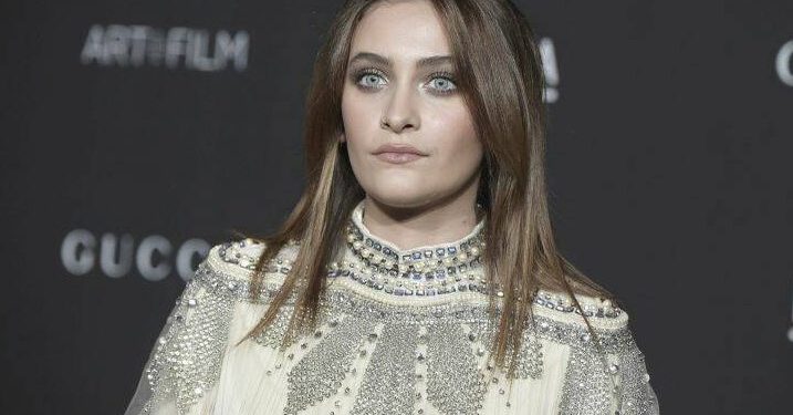 Alldaynews.gr Σάλο προκαλεί ταινία με την κόρη του Μάικλ Τζάκσον που υποδύεται τον Χριστό ως «λεσβία»