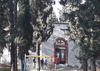 Τρίκαλα: Πτώμα 35χρονης γυναίκας βρέθηκε έξω από εκκλησία-Χτυπήματα σε όλο της το σώμα[photo]