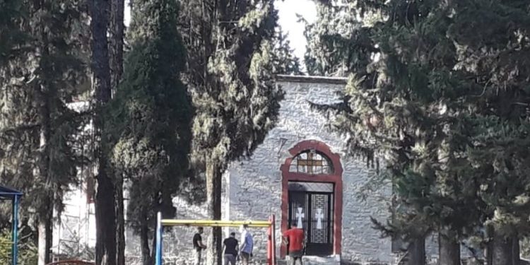 Τρίκαλα: Πτώμα 35χρονης γυναίκας βρέθηκε έξω από εκκλησία-Χτυπήματα σε όλο της το σώμα[photo]