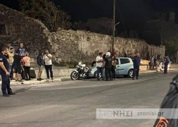 Λέσβος: Αυτοκίνητο έπεσε σε διαδηλωτές και τραυμάτισε 6 άτομα[video]