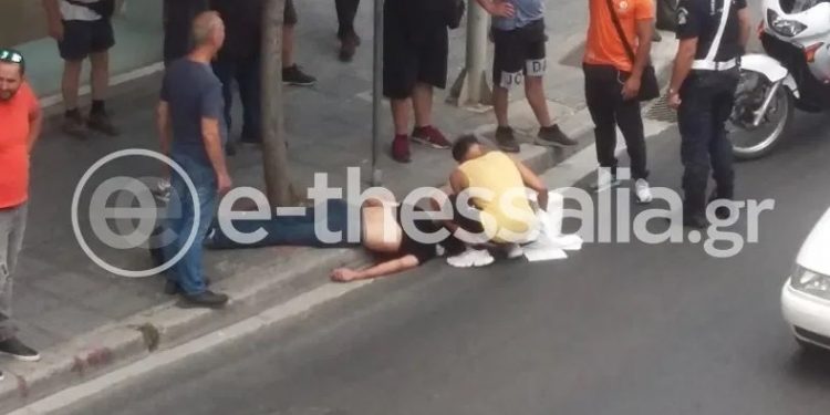 Έπαθαν Σοκ οι πεζοί-Ξαφνικά τον είδαν πεσμένο κάτω με αίματα στο κεφάλι[photos]
