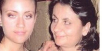 Ανείπωτος θρήνος στις κηδείες μάνας και κόρης που “έσβησαν” στην άσφαλτο – Χαροπαλεύει ο πατέρας