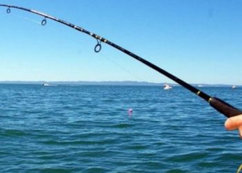 Αυνανίστηκε μπροστά σε γυναίκα και στο εγγονάκι της την ώρα που ψάρευε