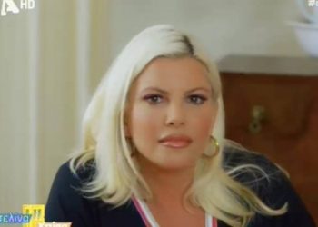 «Πάγωσε» η Αντελίνα Βαρθακούρη-Καυτό φιλί on Air