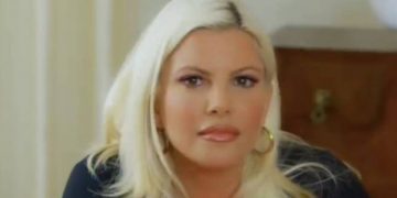 «Πάγωσε» η Αντελίνα Βαρθακούρη-Καυτό φιλί on Air