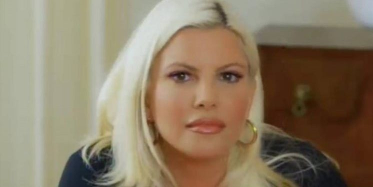 «Πάγωσε» η Αντελίνα Βαρθακούρη-Καυτό φιλί on Air