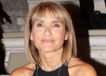 Η Μάρα Ζαχαρέα με μαύρο μπικίνι στην Πάρο![photos]