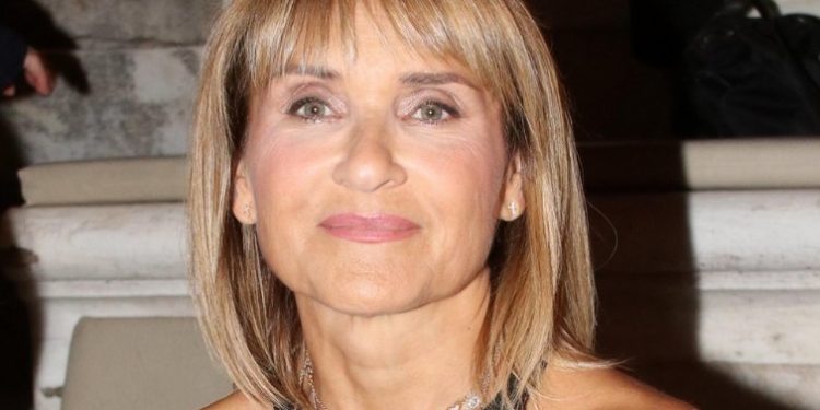 Η Μάρα Ζαχαρέα με μαύρο μπικίνι στην Πάρο![photos]