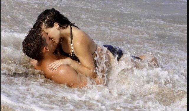 Ερωτικά παιχνίδια στη θάλασσα: Πόσο ασφαλές είναι;