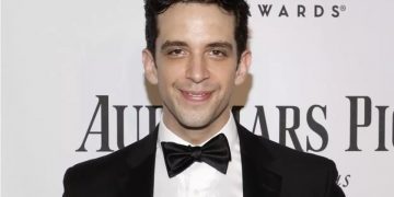 Θρήνος στο Μπρόντγουεϊ για τον 41χρονο ηθοποιό που πέθανε από κορονοϊό