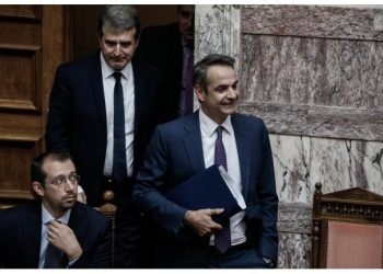 Δεν θέλει… ενικό ο Μητσοτάκης – «Εδώ, μιλάμε στον πληθυντικό»