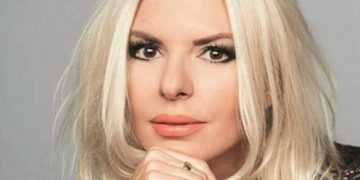 Στην αγκαλιά πασίγνωστου Έλληνα η Αννίτα Πάνια[photo]