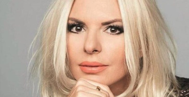 Στην αγκαλιά πασίγνωστου Έλληνα η Αννίτα Πάνια[photo]