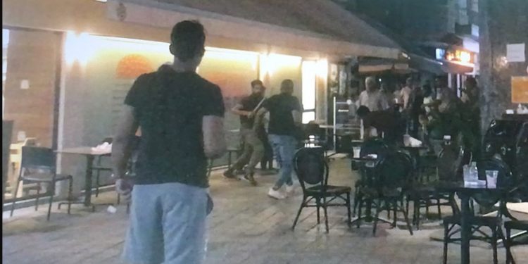 Προσοχή: Είναι καταζητούμενοι για φόνο 21χρονου-Αν τους δείτε επικοινωνήστε[Φωτογραφίες]