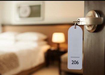 Ροζ σκάνδαλο με υπαλλήλους ξενοδοχείου καραντίνας ίσως συνδέεται με νέα εξάπλωση του κορονοϊού